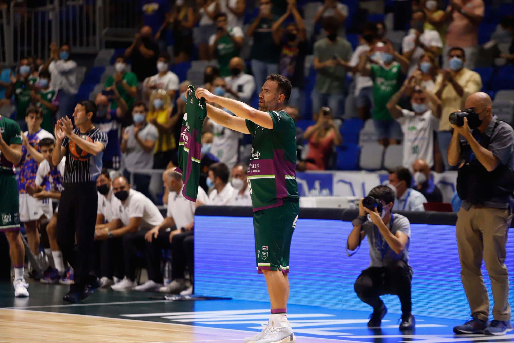 Carlos Cabezas juega su último partido con el Unicaja en el Carpena