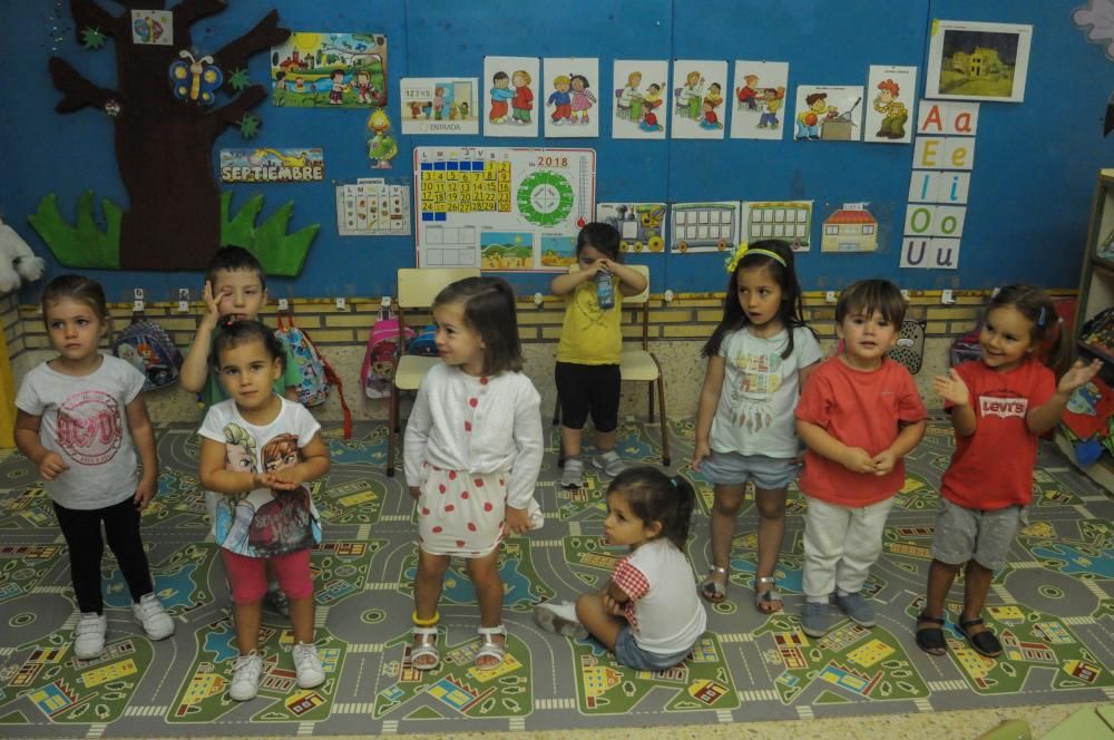 La vuelta al cole en Galicia, entre sonrisas y lág