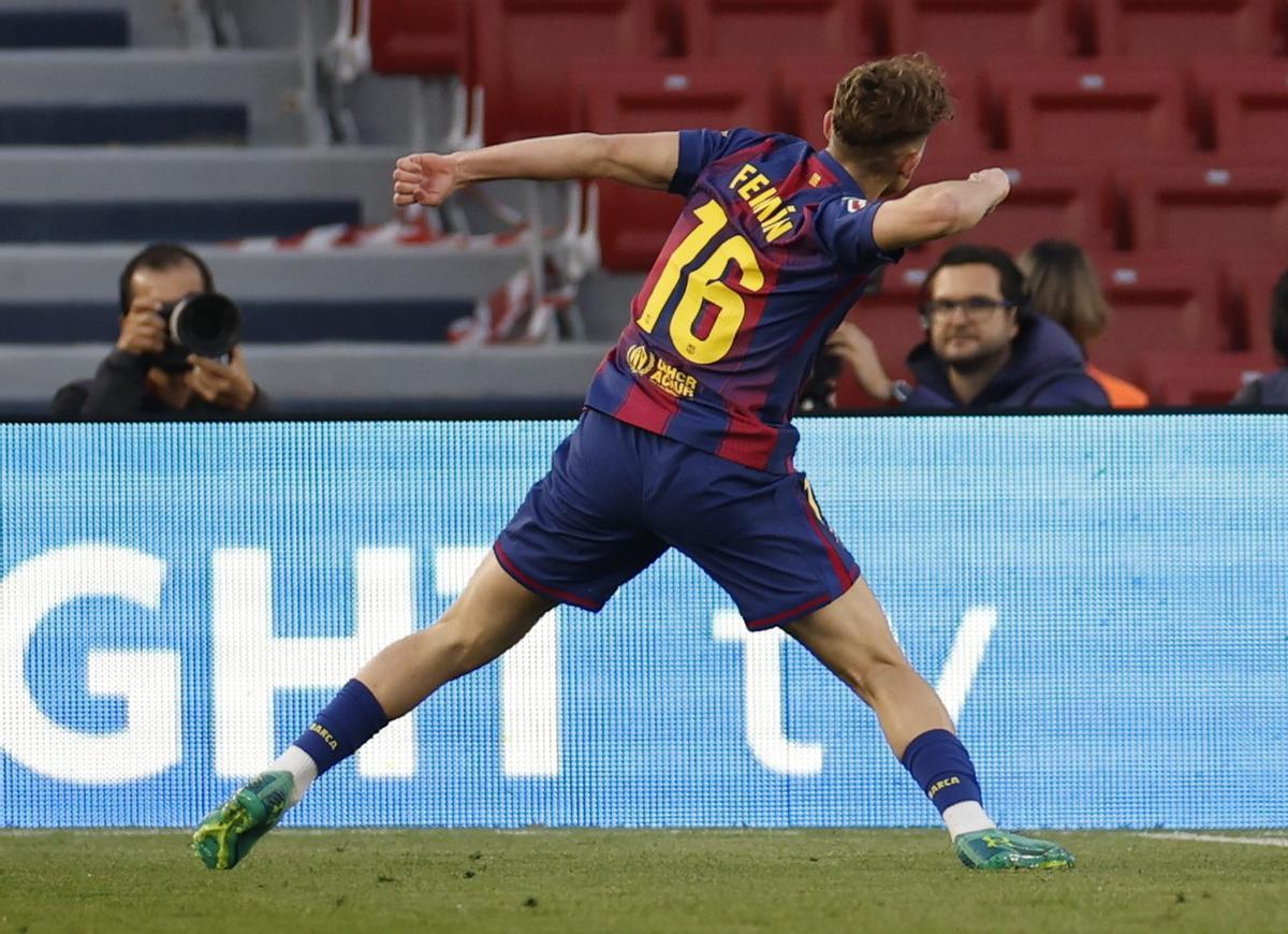Fermín López celebra el  tercer gol del Barcelona al Levante. | EFE