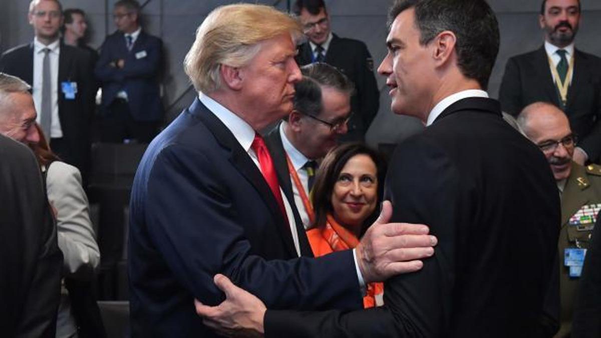 Saludo breve entre Sánchez y Trump