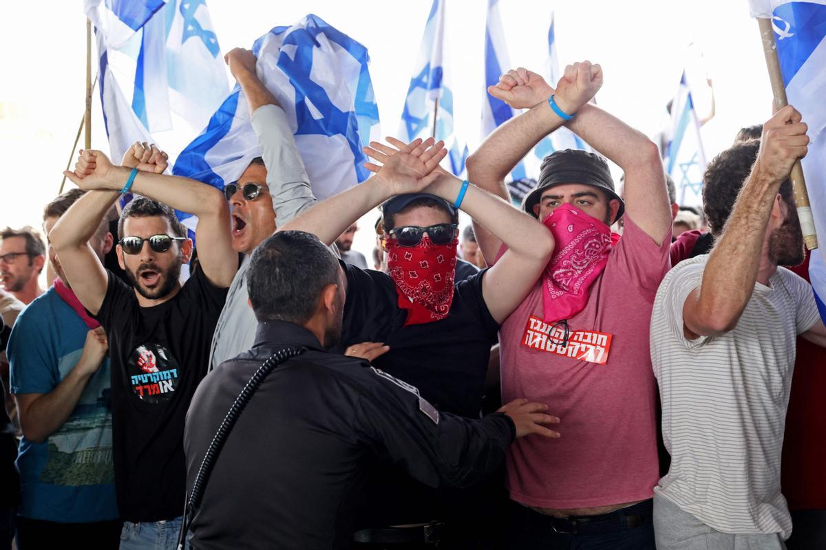 Manifestaciones en Tel Aviv contra las controvertidas reformas legales que promociona el gobierno de extrema derecha del país