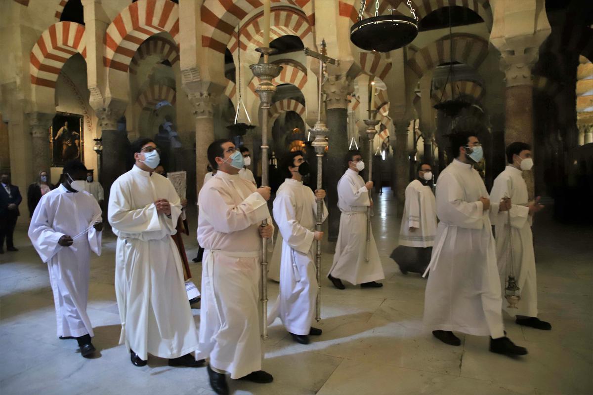 El Simpecado del Rocío en la Catedral El Simpecado del Rocío en la Catedral