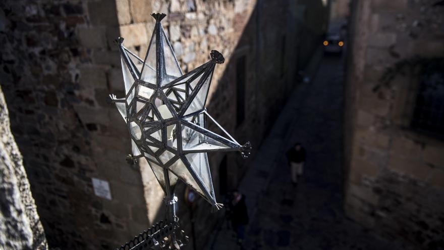 El Arco de la Estrella de Cáceres restaura su elemento más simbólico