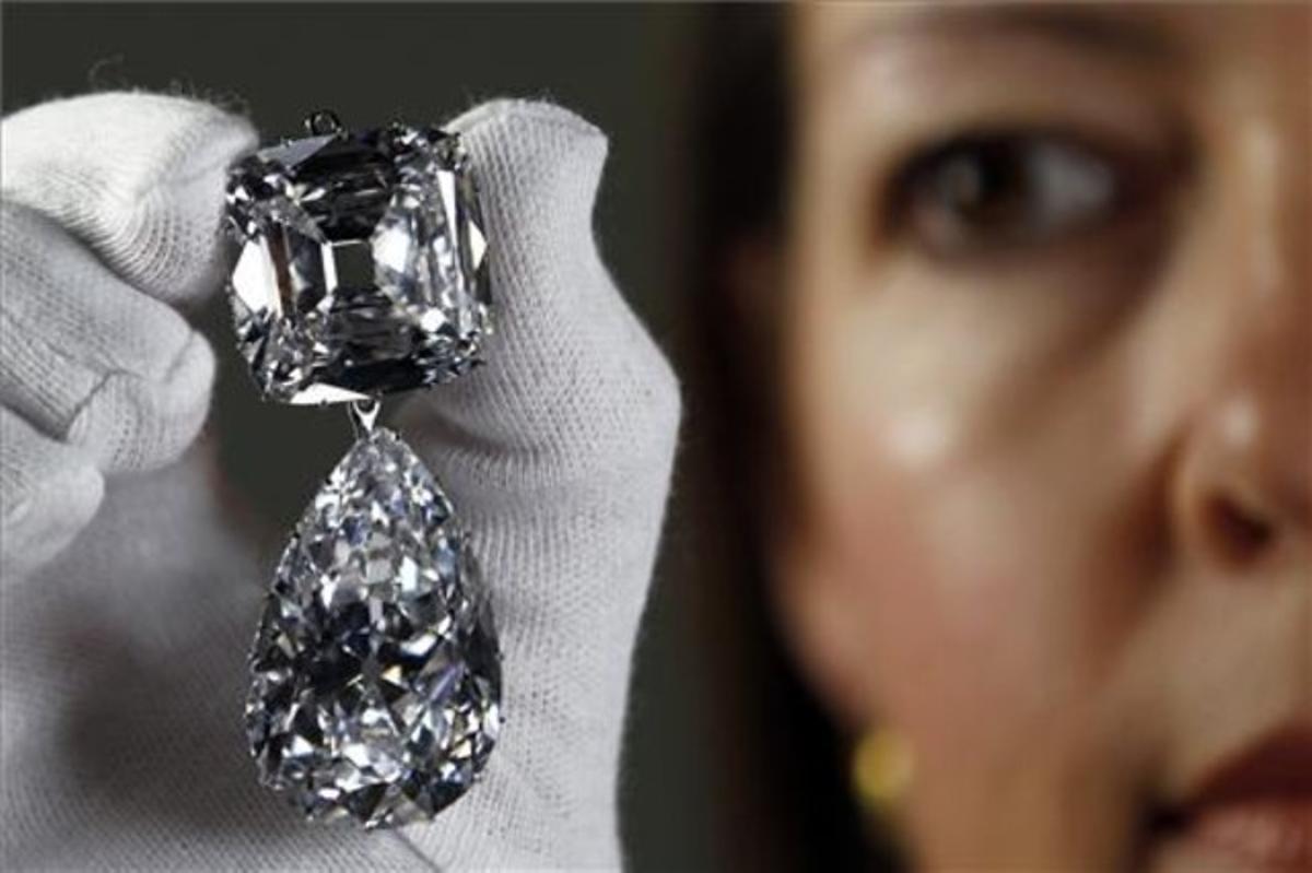 Els diamants Cullinan III i Cullinan IV, pertanyents a la Corona britànica, trobats a la mina sud-africana homònima.