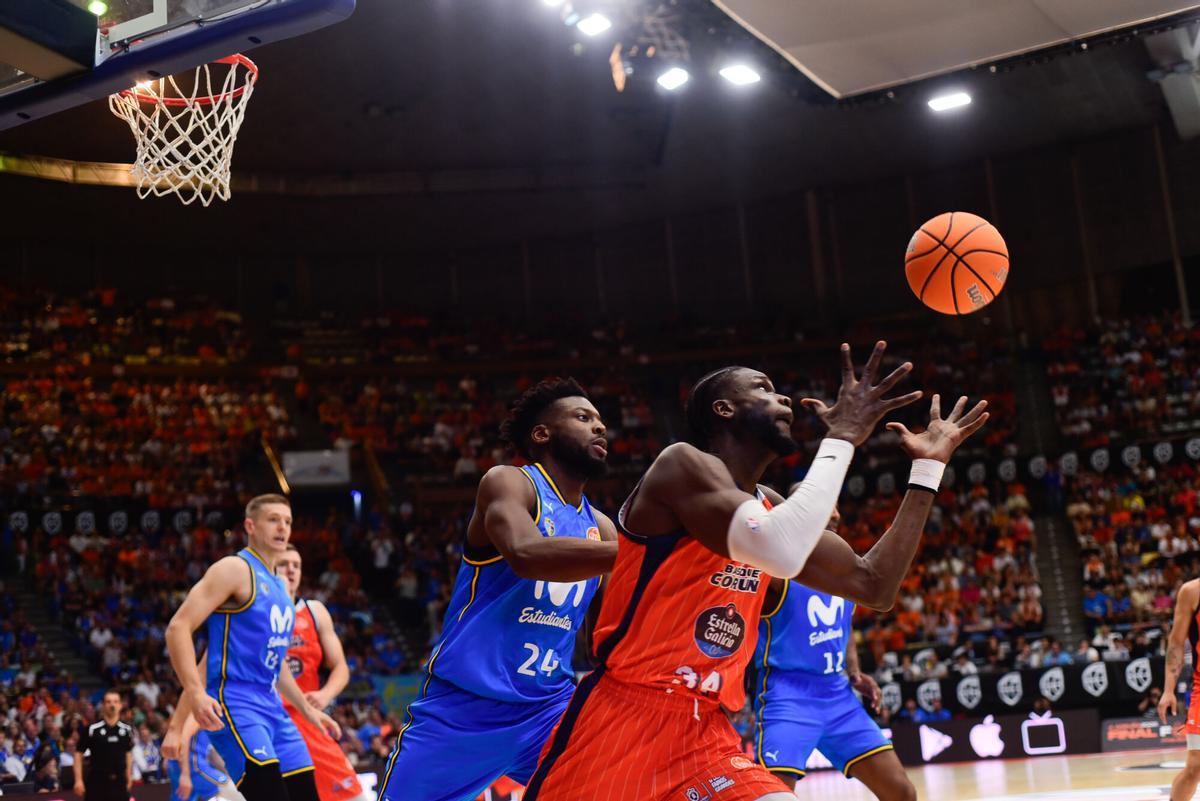 El Leyma Coruña vivió una auténtica fiesta en una remontada épica que le devuelve a ACB