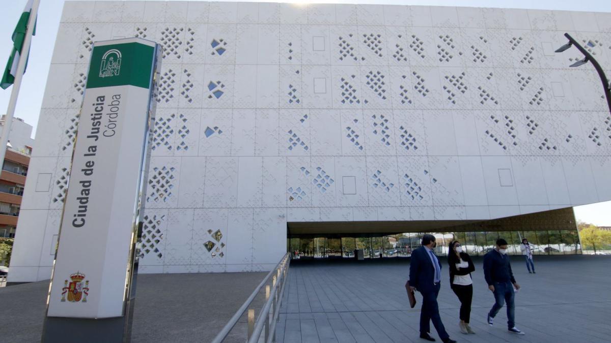 Fachada una de las puertas de entrada a la Ciudad de la Justicia de Córdoba.