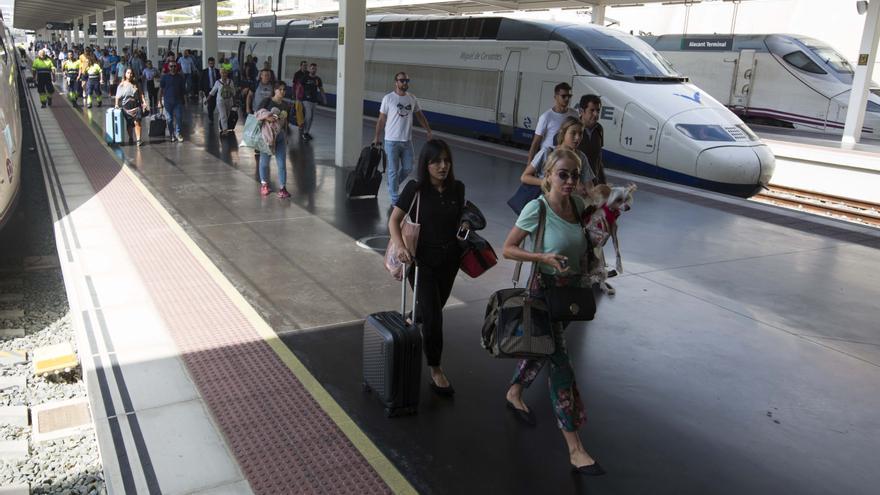 Nuevo guiño de Adif para compensar el traslado a Chamartín: AVE directo entre Alicante y el aeropuerto de Barajas en 2024