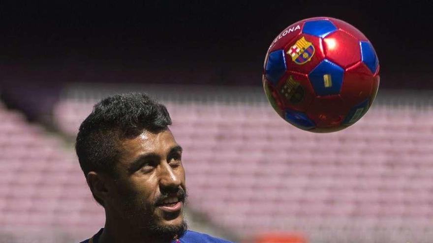 Paulinho, ayer durante su presentación. // Efe