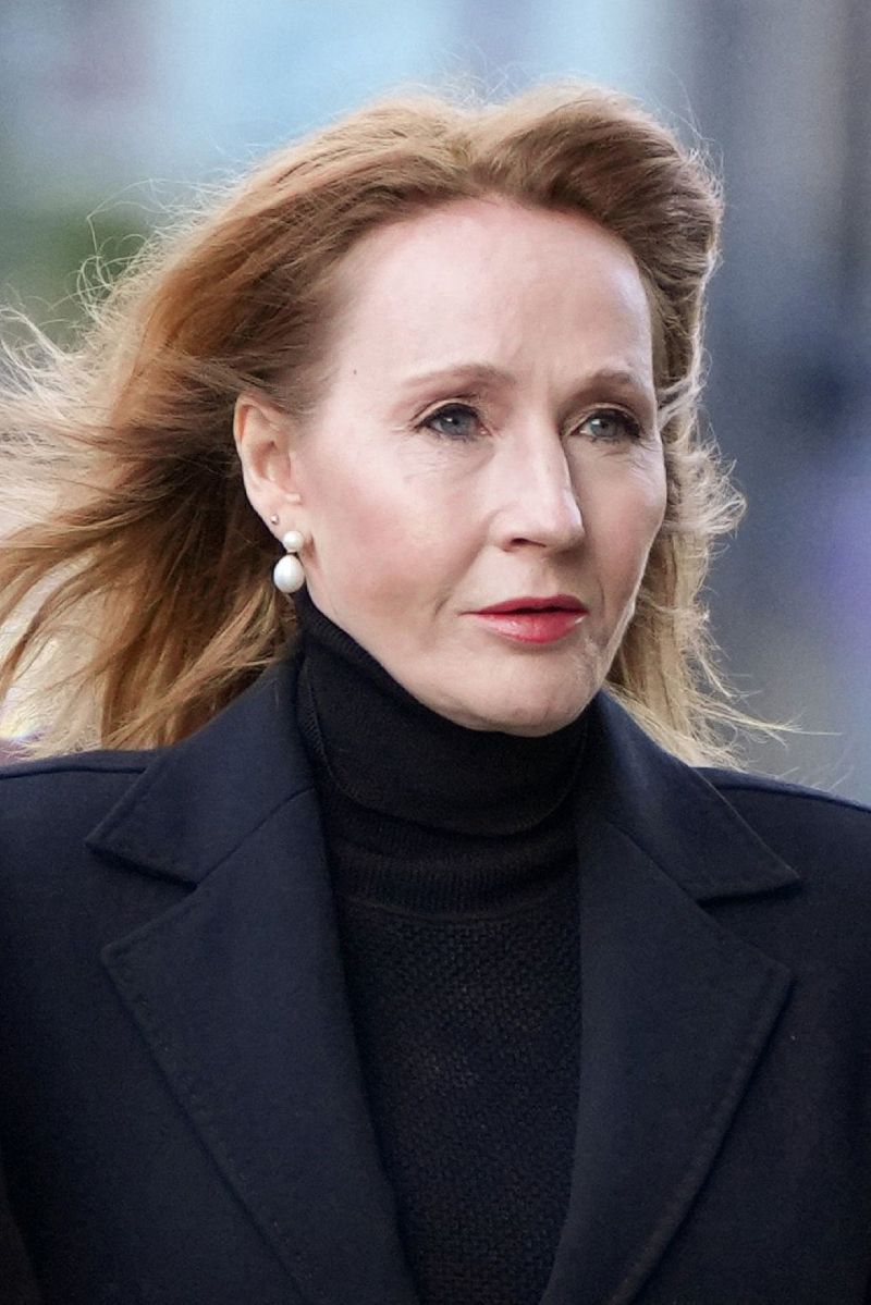 J.K.Rowling andando