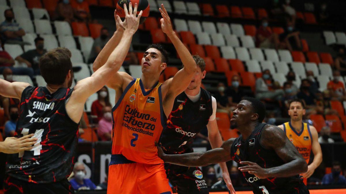 Puerto y Shurna en el partido de la EuroCup entre Valencia y Gran Canaria