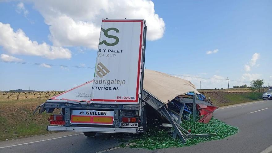 Un accidente de tráfico en Zafra obliga a cortar la carretera N-432
