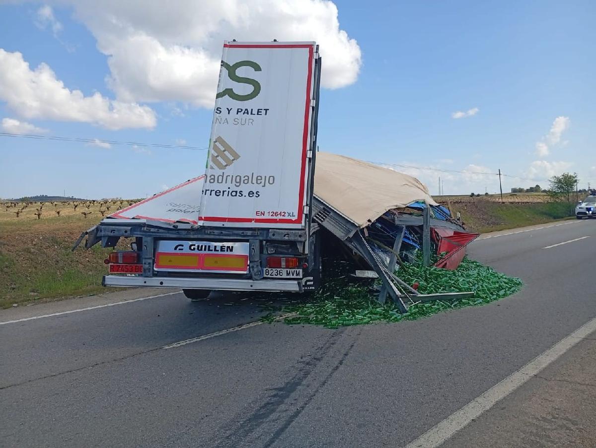 Así ha quedado el camión tras el accidente.