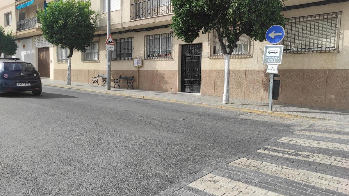 Señalización de la parada de autobús definitiva en la avenida de Córdoba.