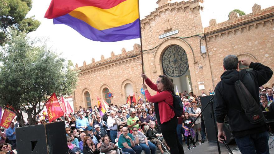 Homenaje a los fusilados en el cementerio de Paterna