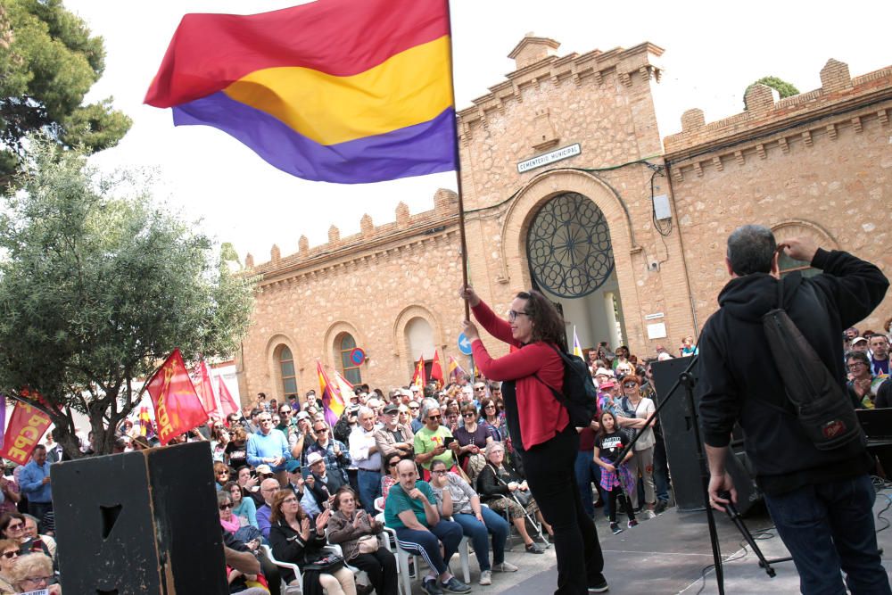 Homenaje a los fusilados en el cementerio de Paterna