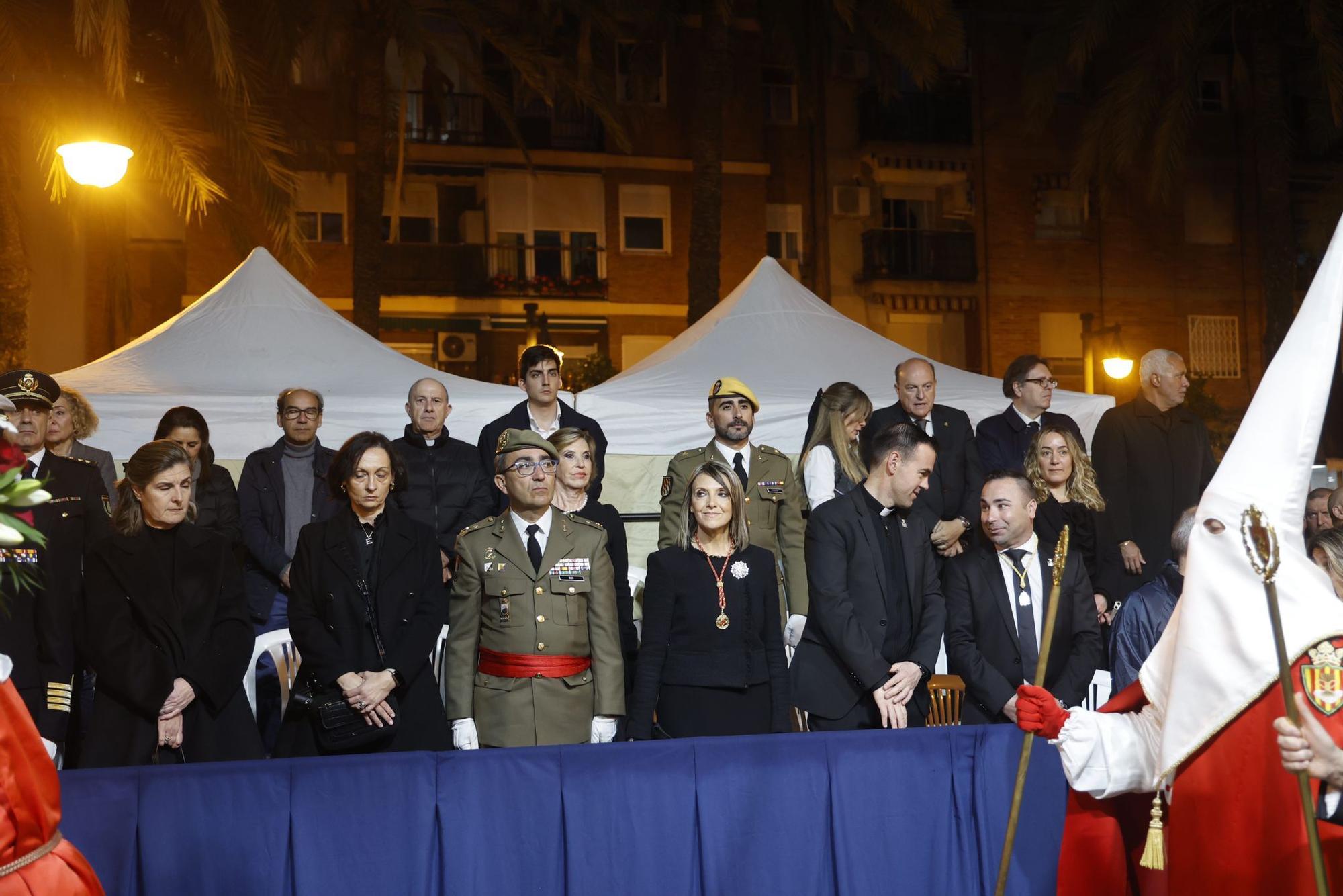 La Semana Santa Marinera salva el Santo Entierro tras la lluvia