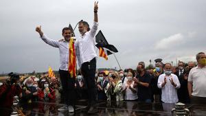 Jordi Sánchez y Jordi Cuixart, a su salida de Lledoners.