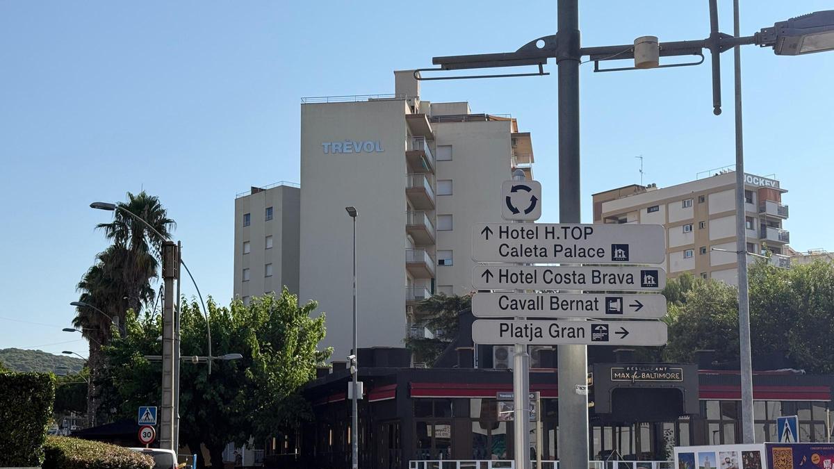 Un bloc de pisos a l'Avinguda Cavall Bernat de Platja d'Aro
