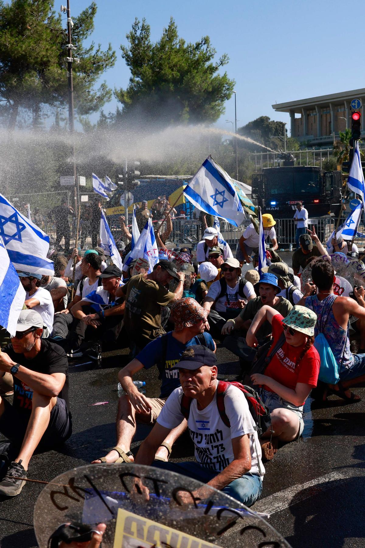 Las protestas masivas continúan en Israel por la reforma judicial