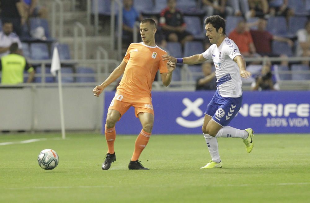 El partido entre el Tenerife y el Real Oviedo, en imágenes