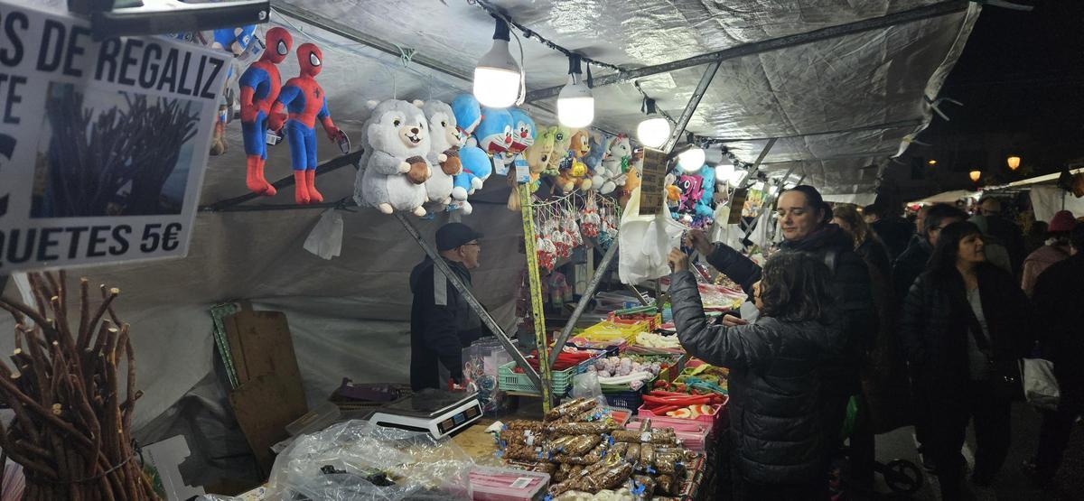 Así es el mercado de Reyes Magos en las noches del Cabanyal Así es el mercado de Reyes Magos en las noches del Cabanyal