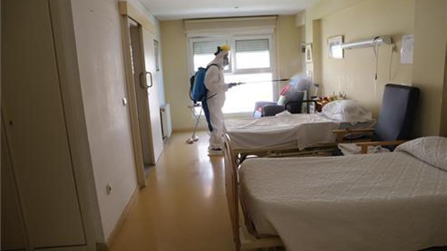 Coronavirus en Córdoba: se mantiene un positivo en una residencia y tres trabajadores con síntomas de sospecha