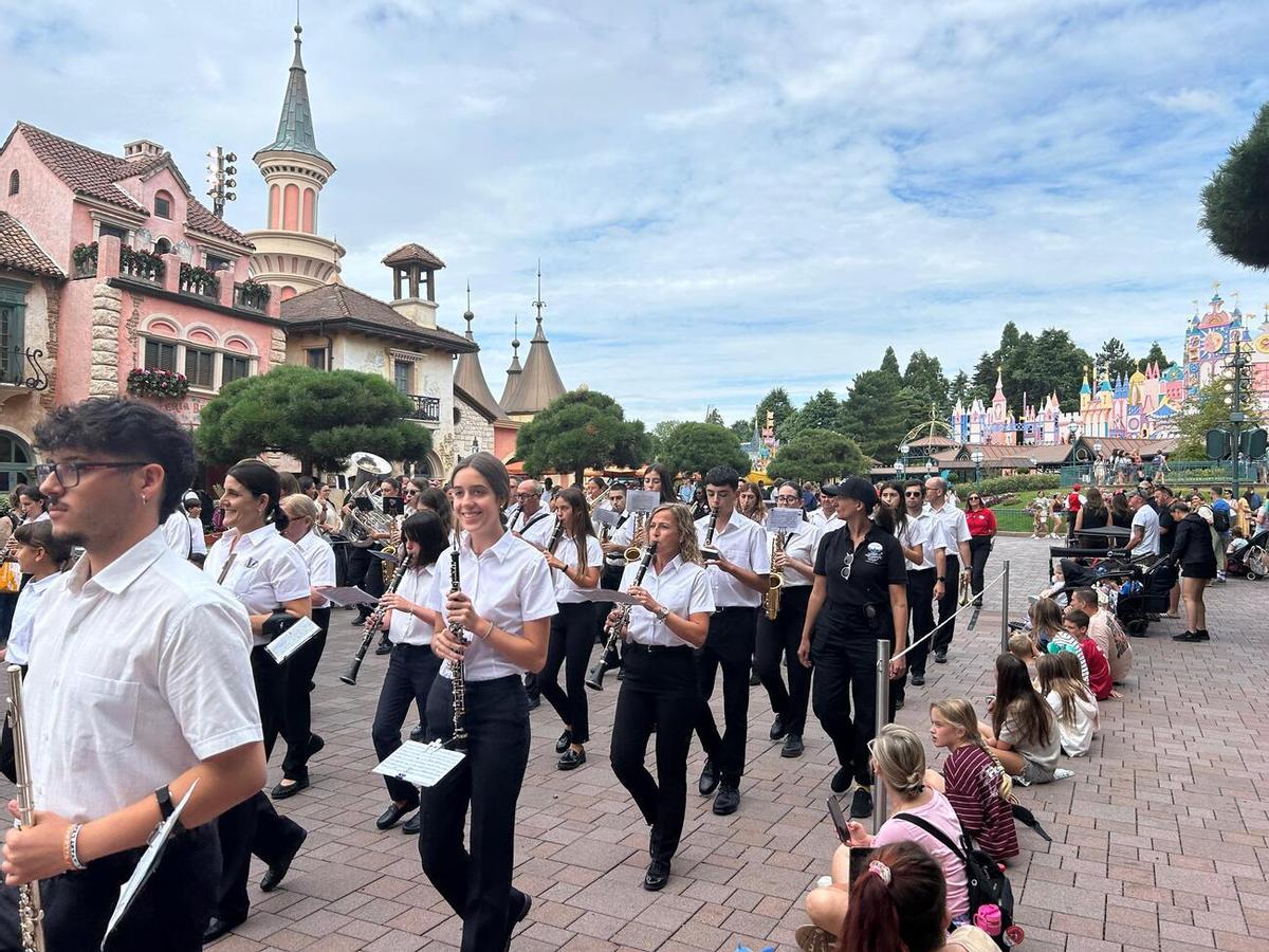 Otra imagen de la banda olivense en la capital de Francia