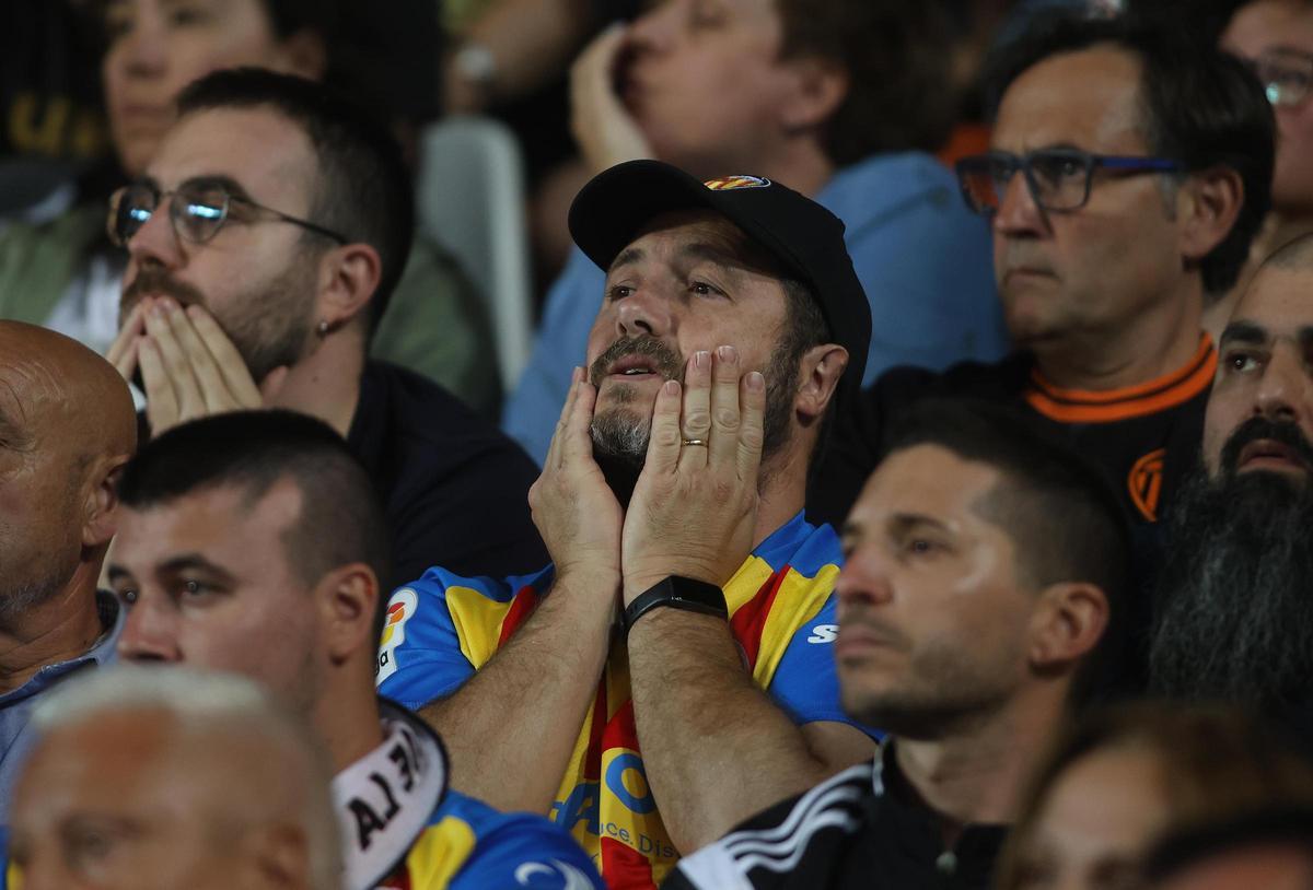 La emoción de Mestalla durante el derbi con el Villarreal
