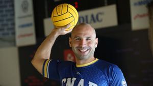 Felipe Perrone en la piscina del CNAB antes de la Final Four de waterpolo. 