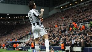 Newcastle - Qarabaq | El gol de Sandro Tonali