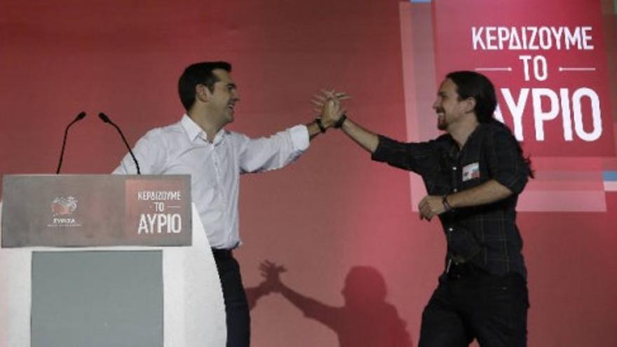 Pablo Iglesias apoya a Tsipras en su último mitin de campaña