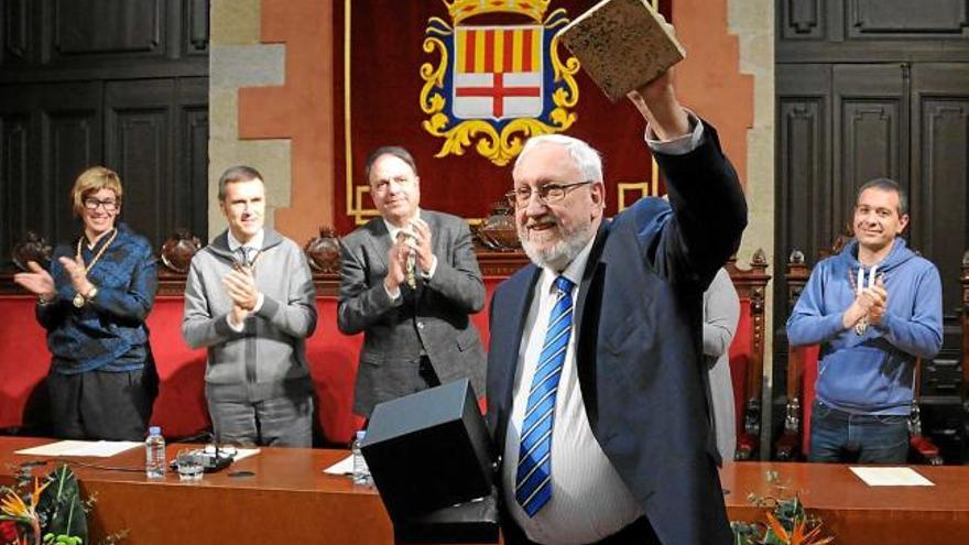 Josep Alabern, després de rebre el record de pregoner de la Festa de la Llum del 2016