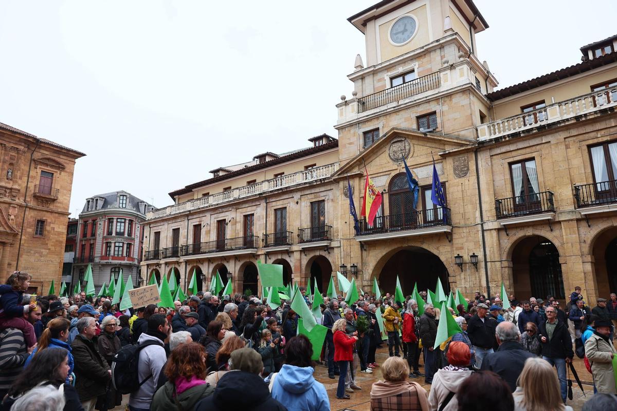 La manifestación para pedir la paralización del parking del Campillín.