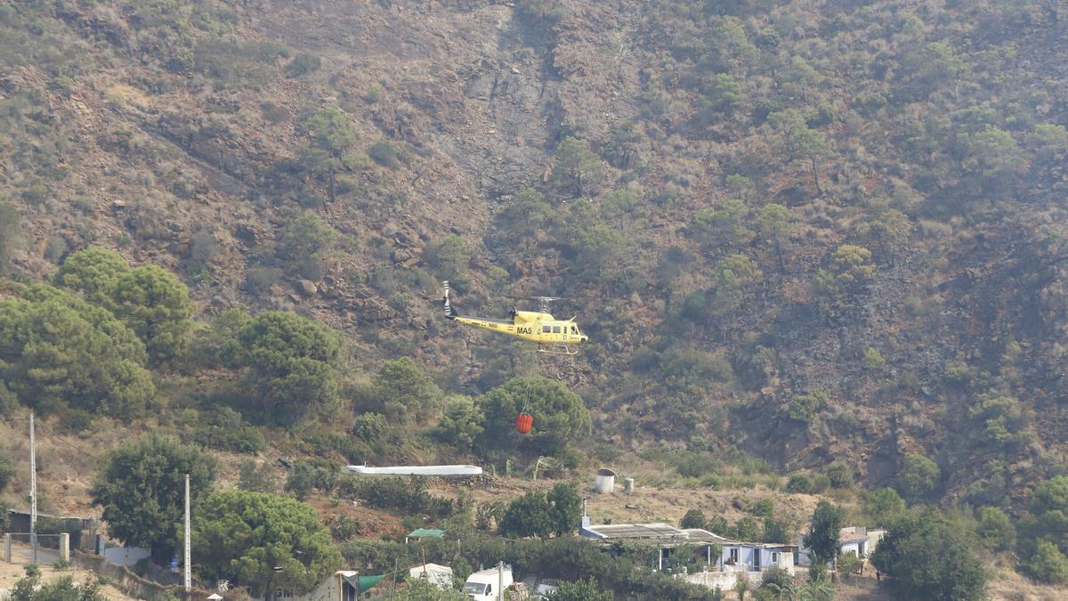 Un incendio en Sierra Bermeja provoca el desalojo de un millar personas en Estepona, Jubrique y Genalguacil