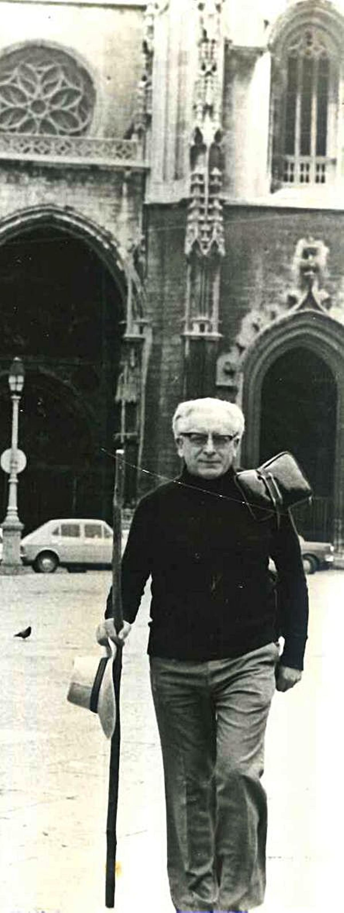 Herbert Simon, el 1 de julio de 1980, iniciando el Camino en Oviedo. | L. S.