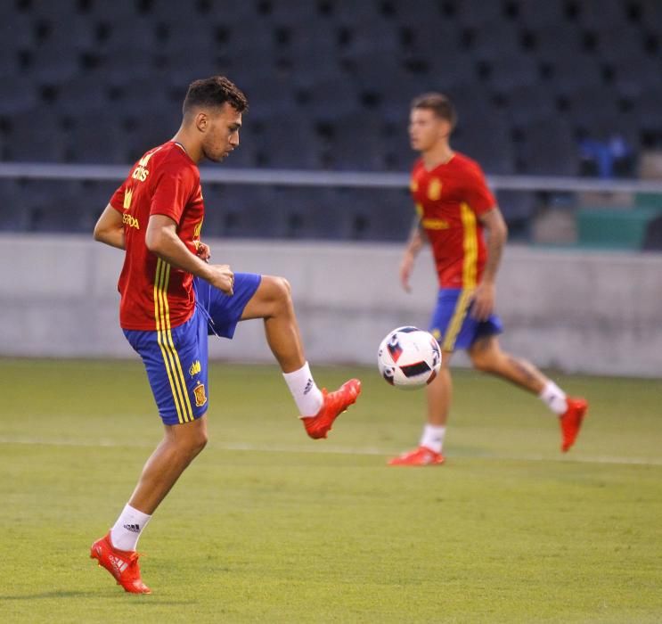 Las mejores imágenes del entrenamiento de Munir con la Selección Española