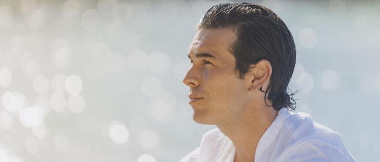 Mario Casas, durante el rodaje del anuncio de Estrella Damm