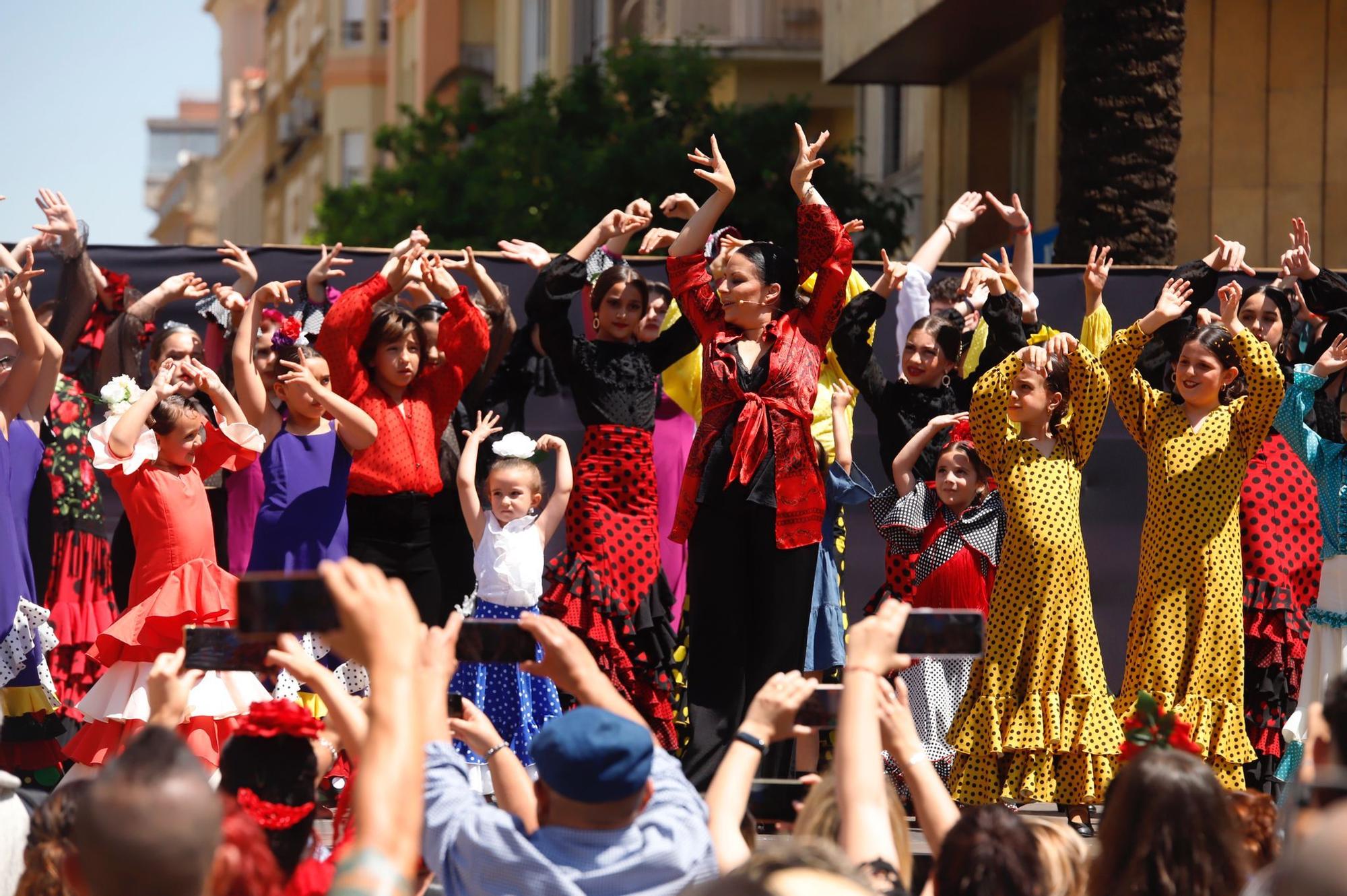 Pasacalles de las academias de baile en Córdoba