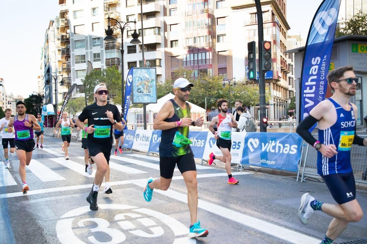 Correr un medio maratón o un maratón requiere una preparación previa.