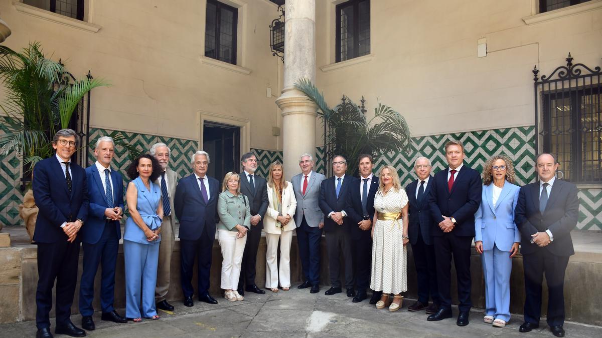 La presidenta del tribunal Supremo con los prsidentes de Tribunales Superiores, entre ellos Chamorro.