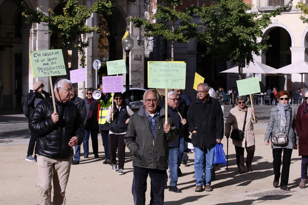 Protesta de pensionistes pel centre de Girona