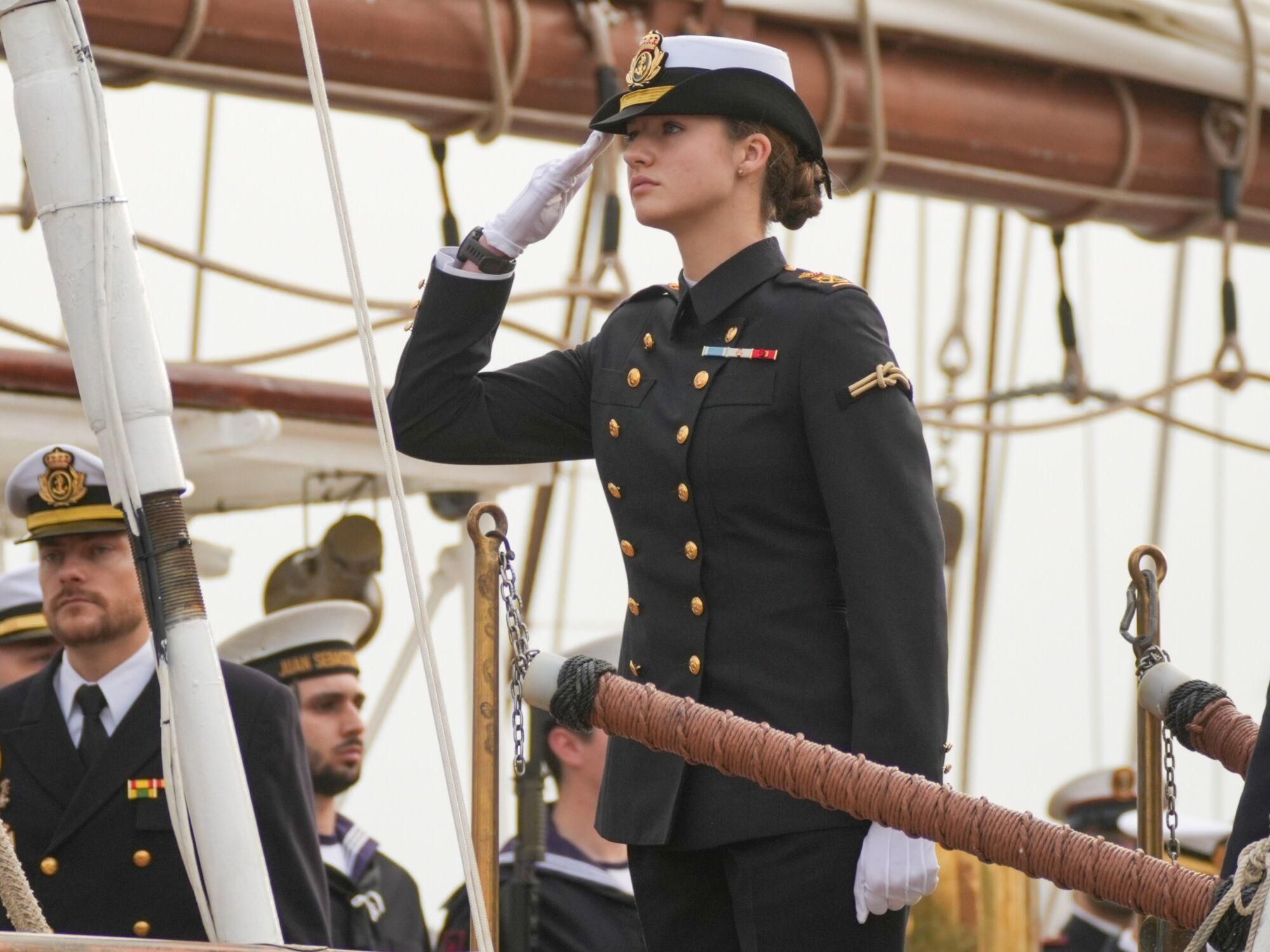 11/01/2025 La Princesa de Asturias, Leonor de Borbón, embarca en el buque escuela Juan Sebastián Elcano. A 11 de enero de 2025 en Cádiz, Andalucía (España). POLITICA EUROPA ESPAÑA SOCIEDAD FRANCISCO J. OLMO / EUROPA PRESS. LEONOR DE BORBÓN Y ORTIZ;Francisco J. Olmo;category_code_new;