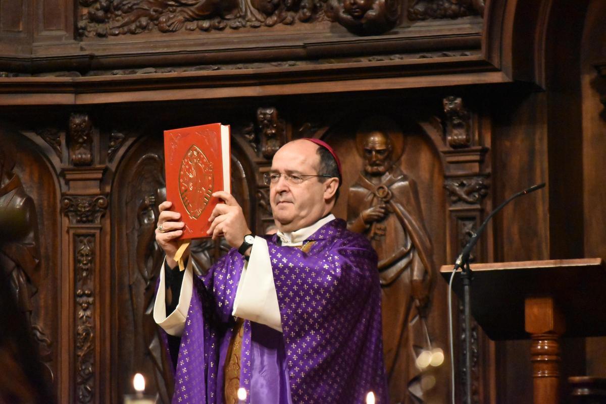 Galería | Cáceres celebra el Miércoles de Ceniza en la Concatedral de Santa María.