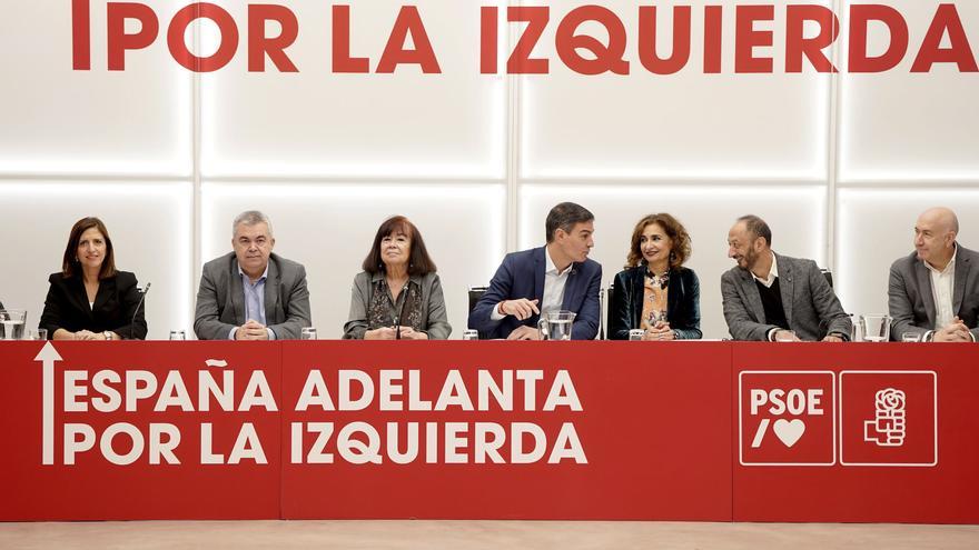Sánchez diluye el federalismo del PSOE y sortea la incompatibilidad de cargos territoriales en la cúpula de Ferraz