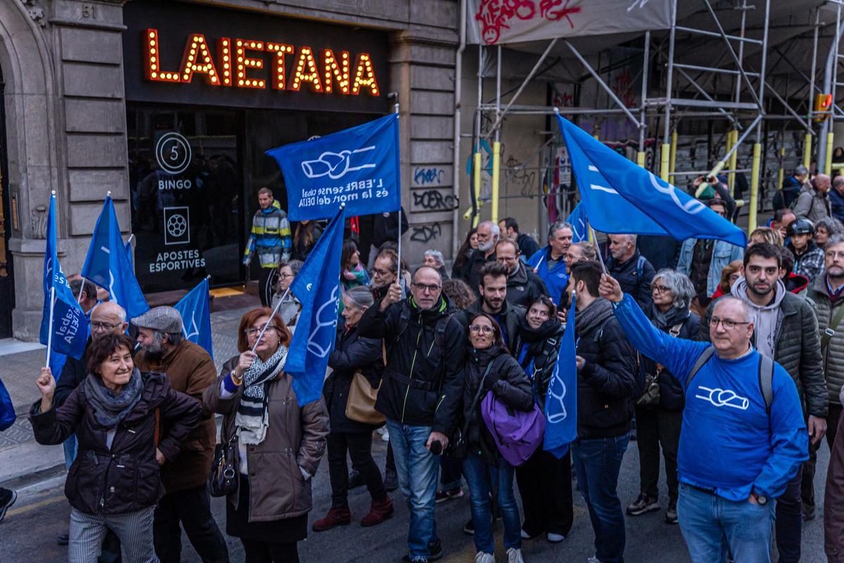 La manifestación contra el Hard Rock, la ampliación del aeropuerto y el Cuarto Cinturón corta el centro de Barcelona