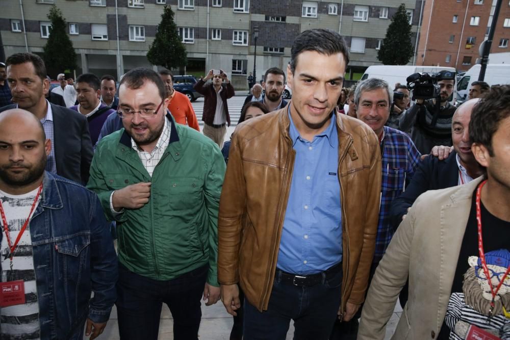 Pedro Sánchez participa en la Fiesta de la Rosa en Oviedo