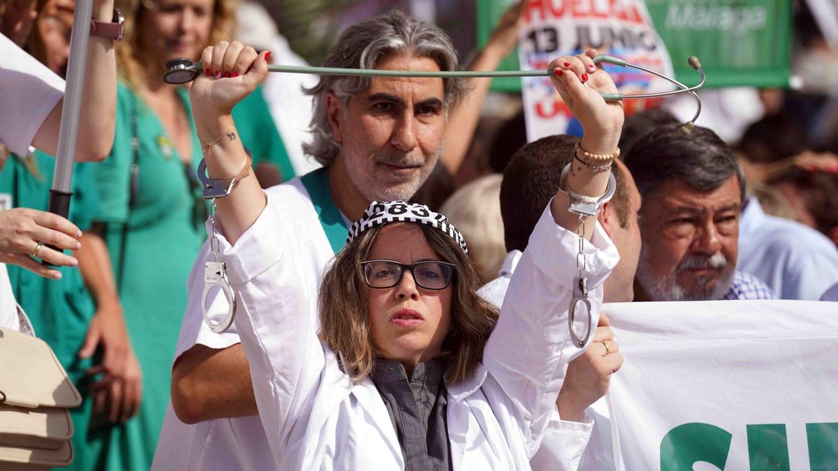 MLG 13-06-2025.-Concentración de médicos contra el borrador del Estatuto Marco del Ministerio de Sanidad, motivo por el que están convocados a la huelga nacional en esta jornada.