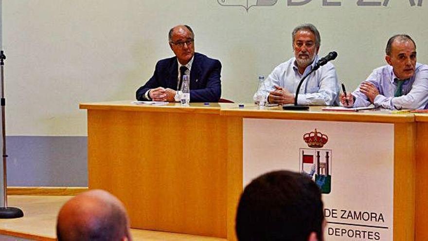 Marcelino Mate, a la derecha, durante un acto de la Federación en Zamora.