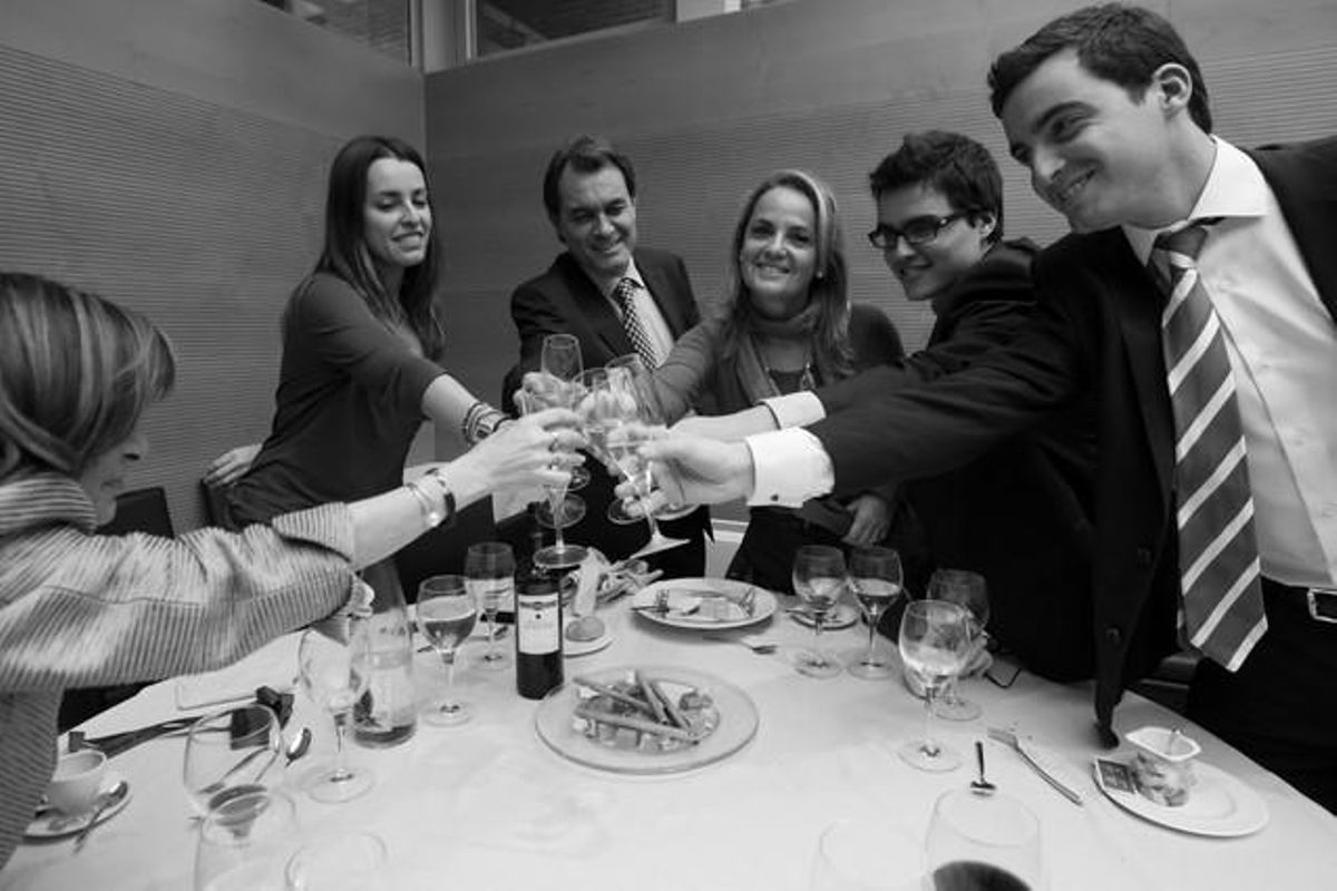 En la victòria es va forjar la seva investidura, que Mas va voler celebrar amb la seva dona, els seus tres fills i la seva germana.