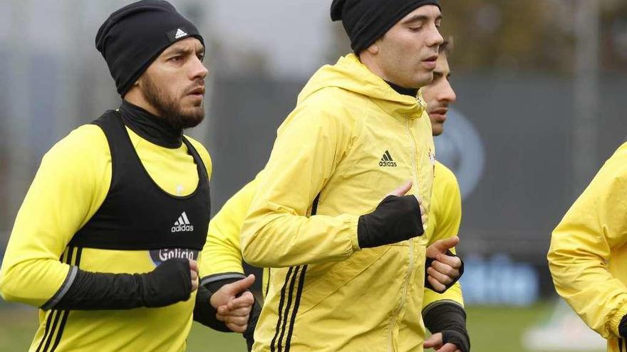 Marcelo Díaz (izquierda), con Iago Aspas, durante un reciente entrenamiento en A Madroa. // Ricardo Grobas